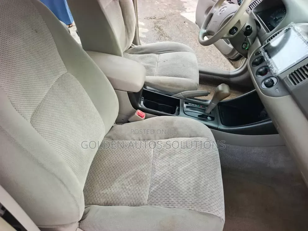 Toyota Camry 2006 Gold