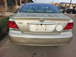 Toyota Camry 2006 Gold