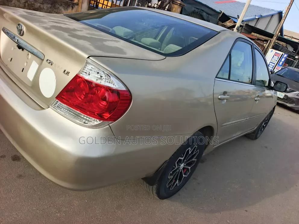 Toyota Camry 2006 Gold