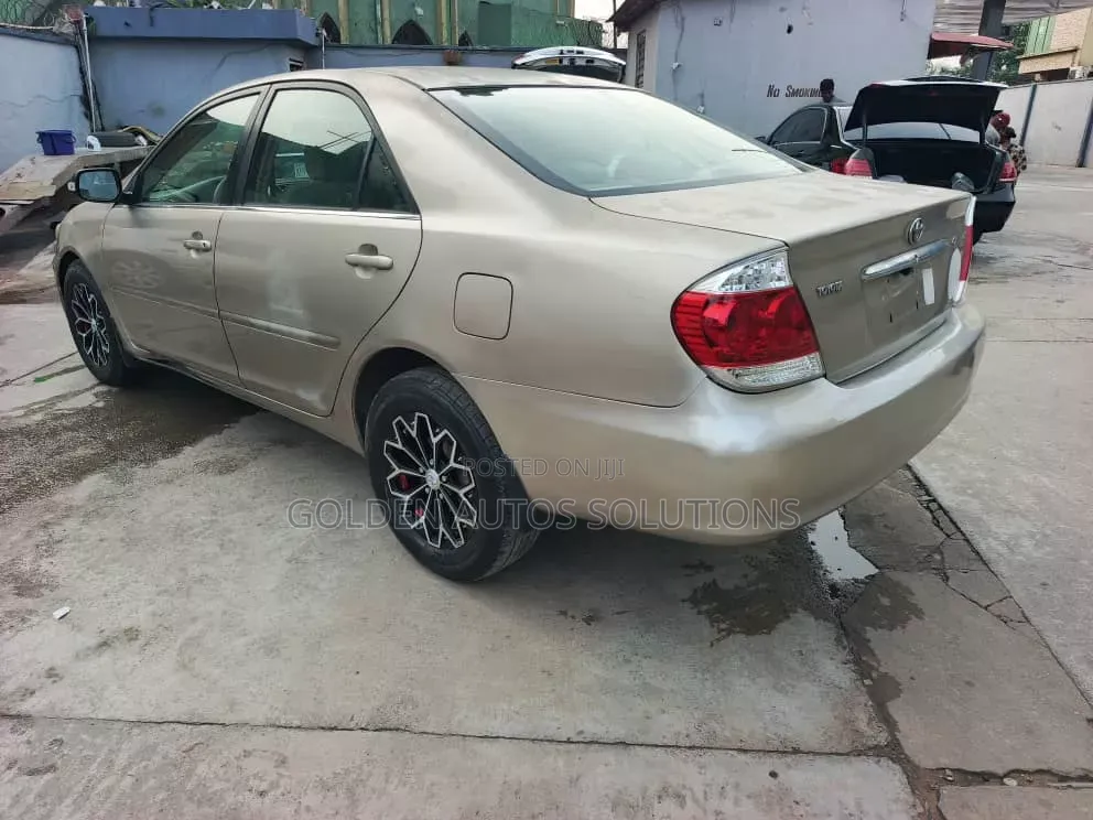 Toyota Camry 2006 Gold
