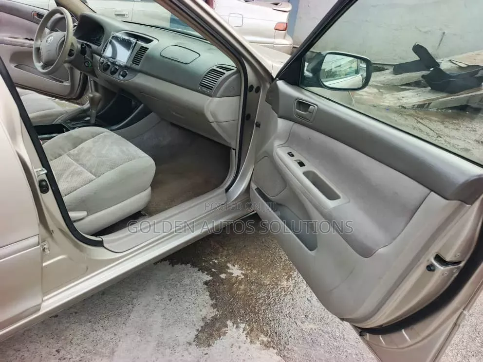 Toyota Camry 2006 Gold