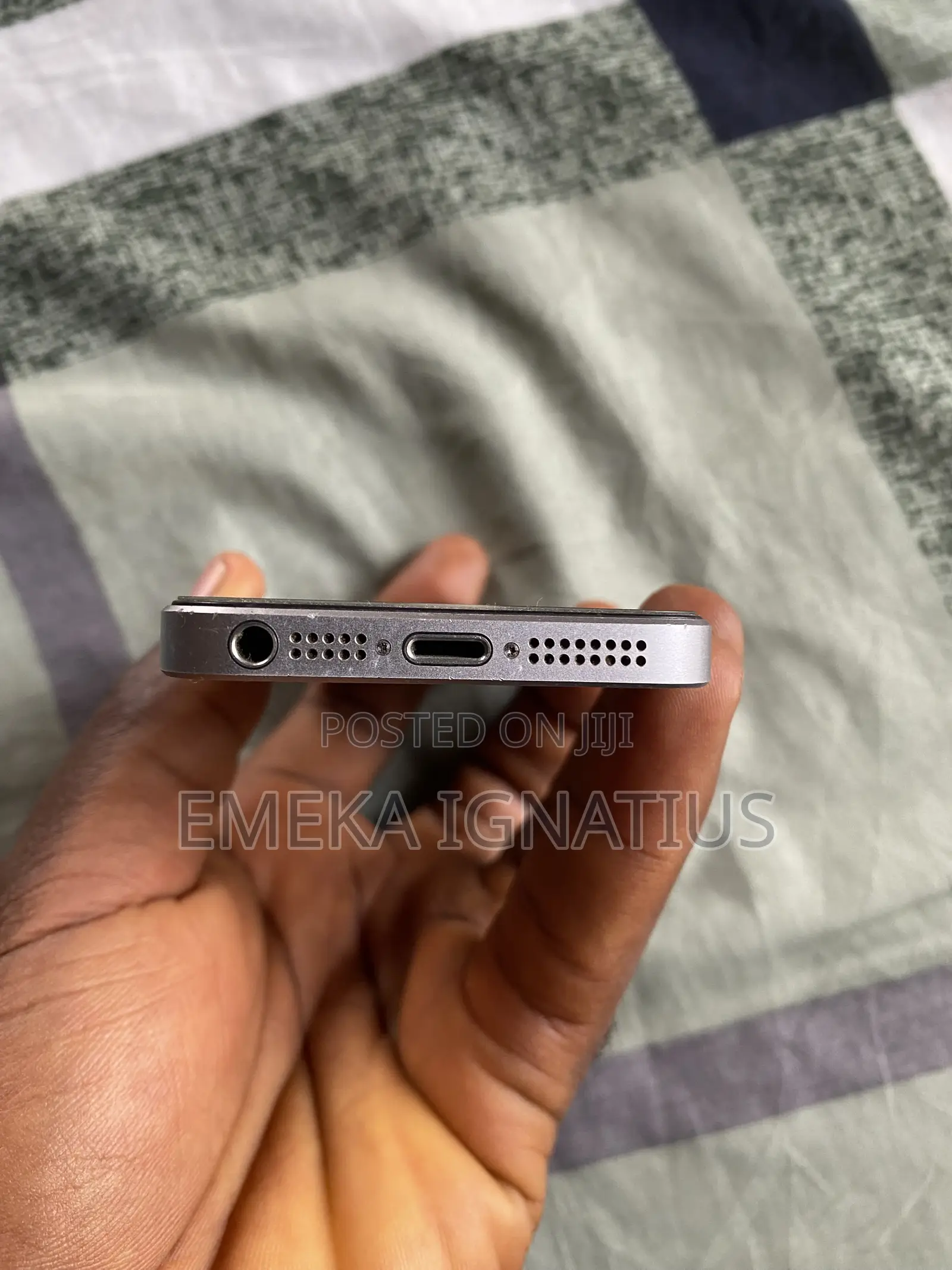 Apple iPhone SE 16 GB Gray