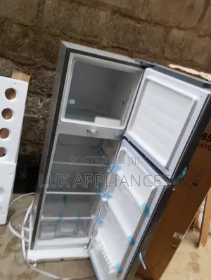 Skyrun 180L Refrigerator With Top and Bottom Compartments