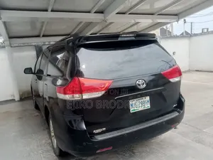 Toyota Sienna 2013 Black