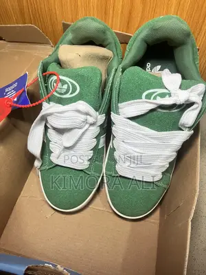 Adidas Sneakers