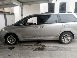 Toyota Sienna 2013 Silver