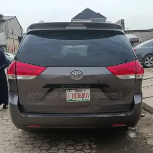 Toyota Sienna LE 7 Passenger 2011 Gray