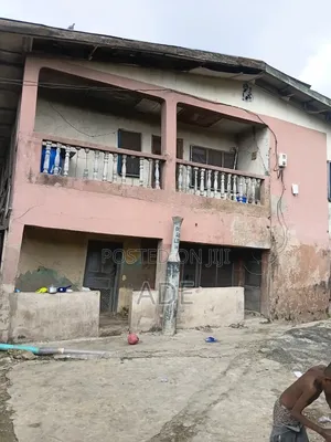 10bdrm Block of Flats in Araromi, Mile 12 for sale