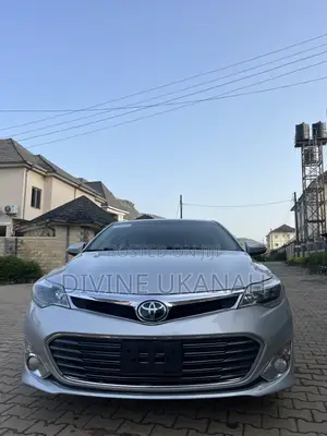 Toyota Avalon Limited Sedan FWD (3.5L 6cyl 6A) 2013 Silver