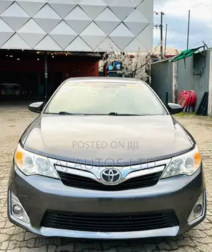 Toyota Camry XLE 4dr Sedan (2.5L 4cyl 6A) 2014 Gray
