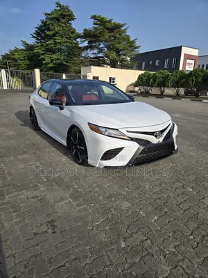 Toyota Camry XSE V6 FWD (3.5L 6cyl 8AM) 2018 White