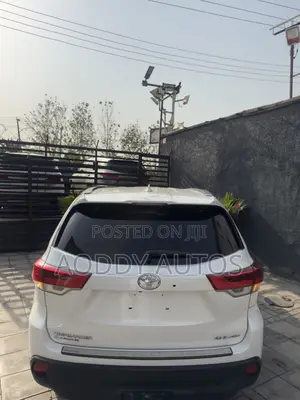 Toyota Highlander XLE 4dr SUV AWD (3.5L 6cyl 6A) 2015 White