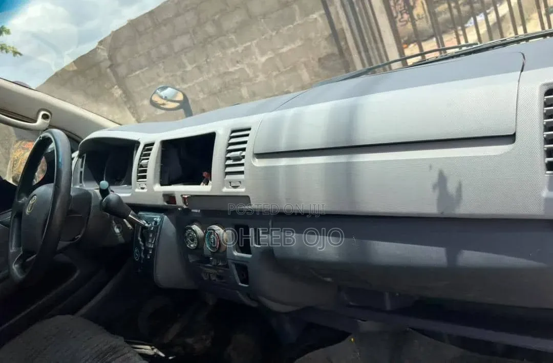Toyota HiAce 1998 Grey