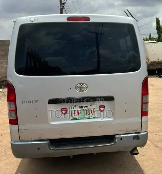 Toyota HiAce 1998 Grey