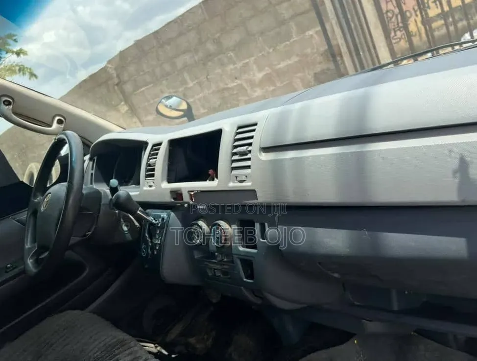 Toyota HiAce 1998 Grey