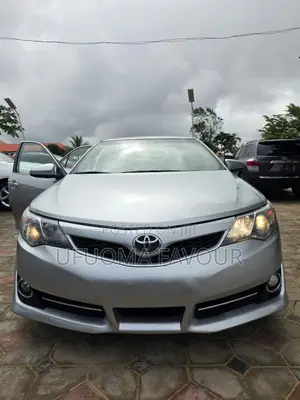 Toyota Camry SE Sport 4dr Sedan (2.5L 4cyl 6A) 2014 Silver