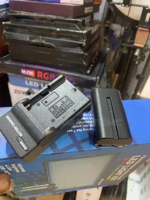 Charger Batteria 2200mah Rechargeable Np-F550 Video Led Light