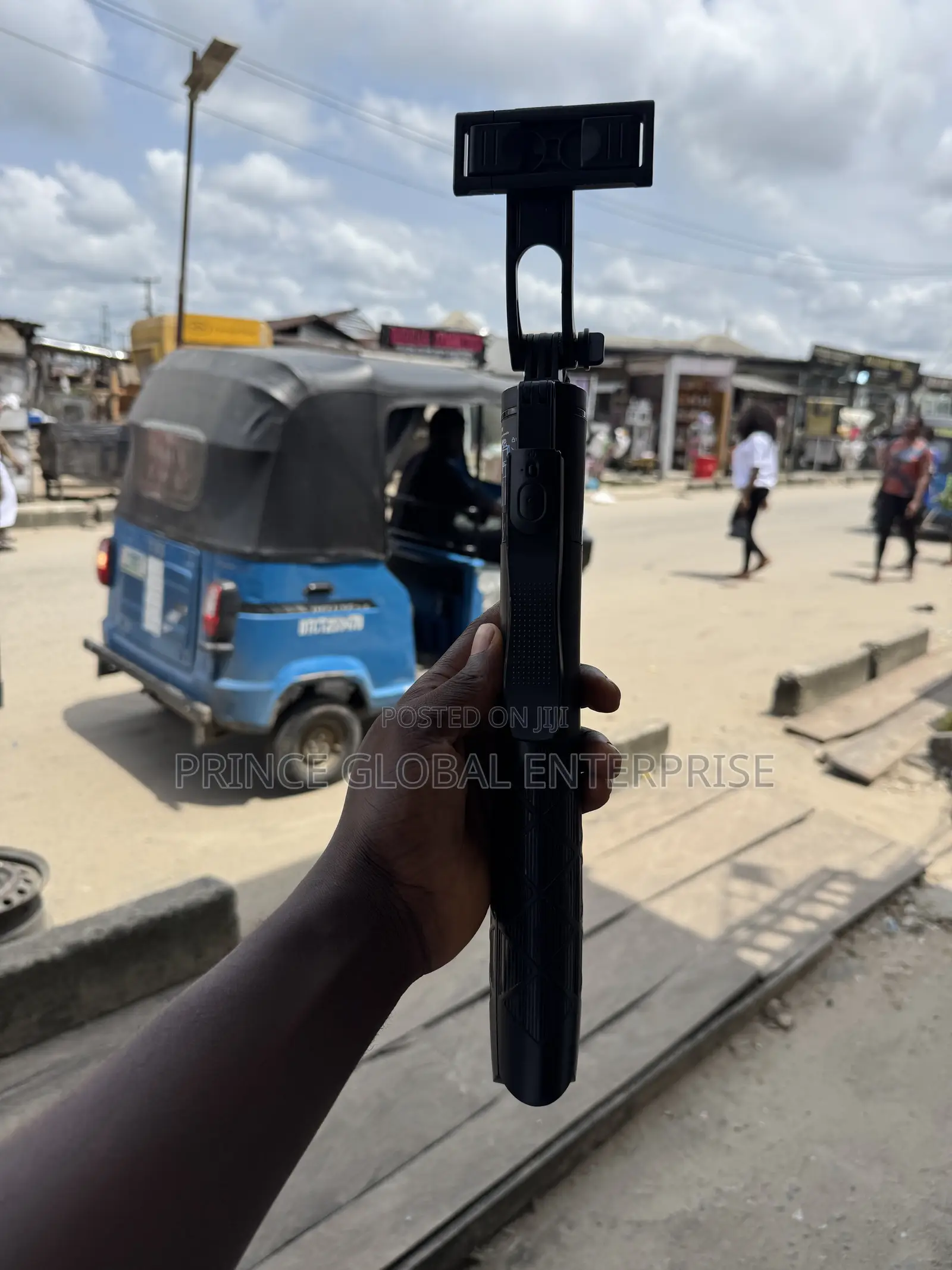 L16 Selfie Stick