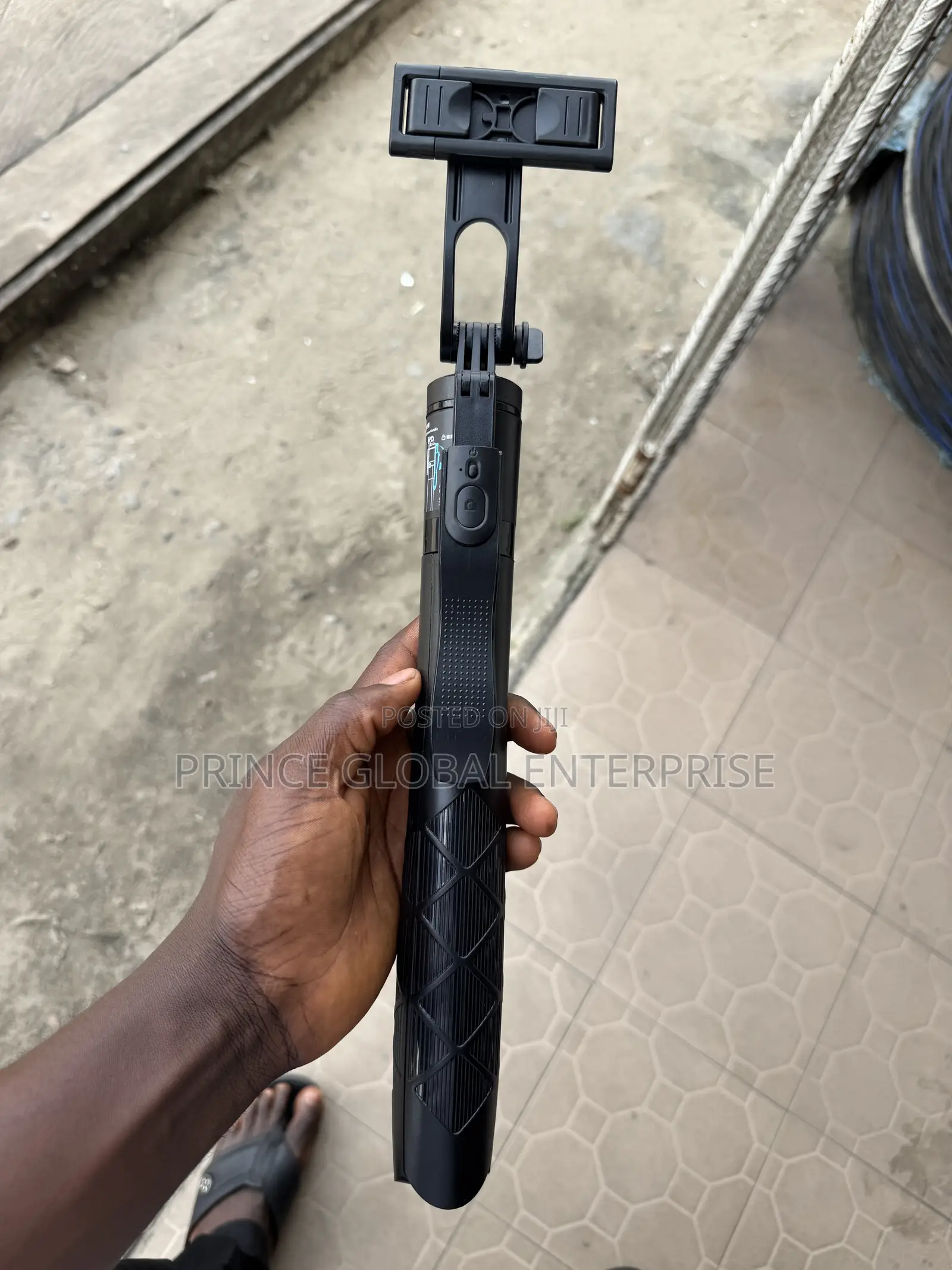 L16 Selfie Stick