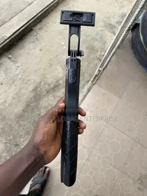 L16 Selfie Stick