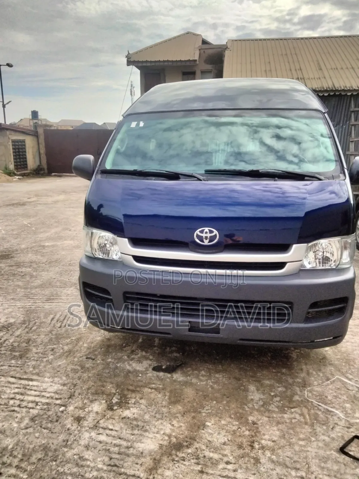 Toyota HiAce 2010 Blue