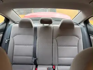 Hyundai Elantra SE 2018 Red