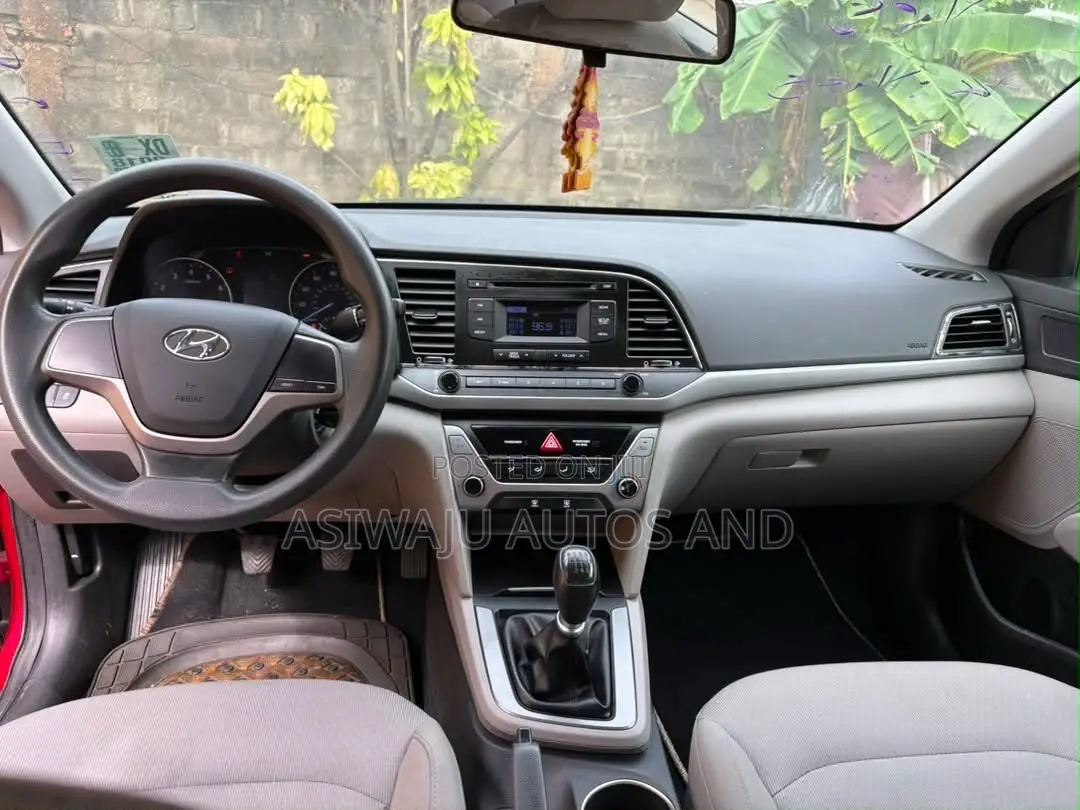 Hyundai Elantra SE 2018 Red