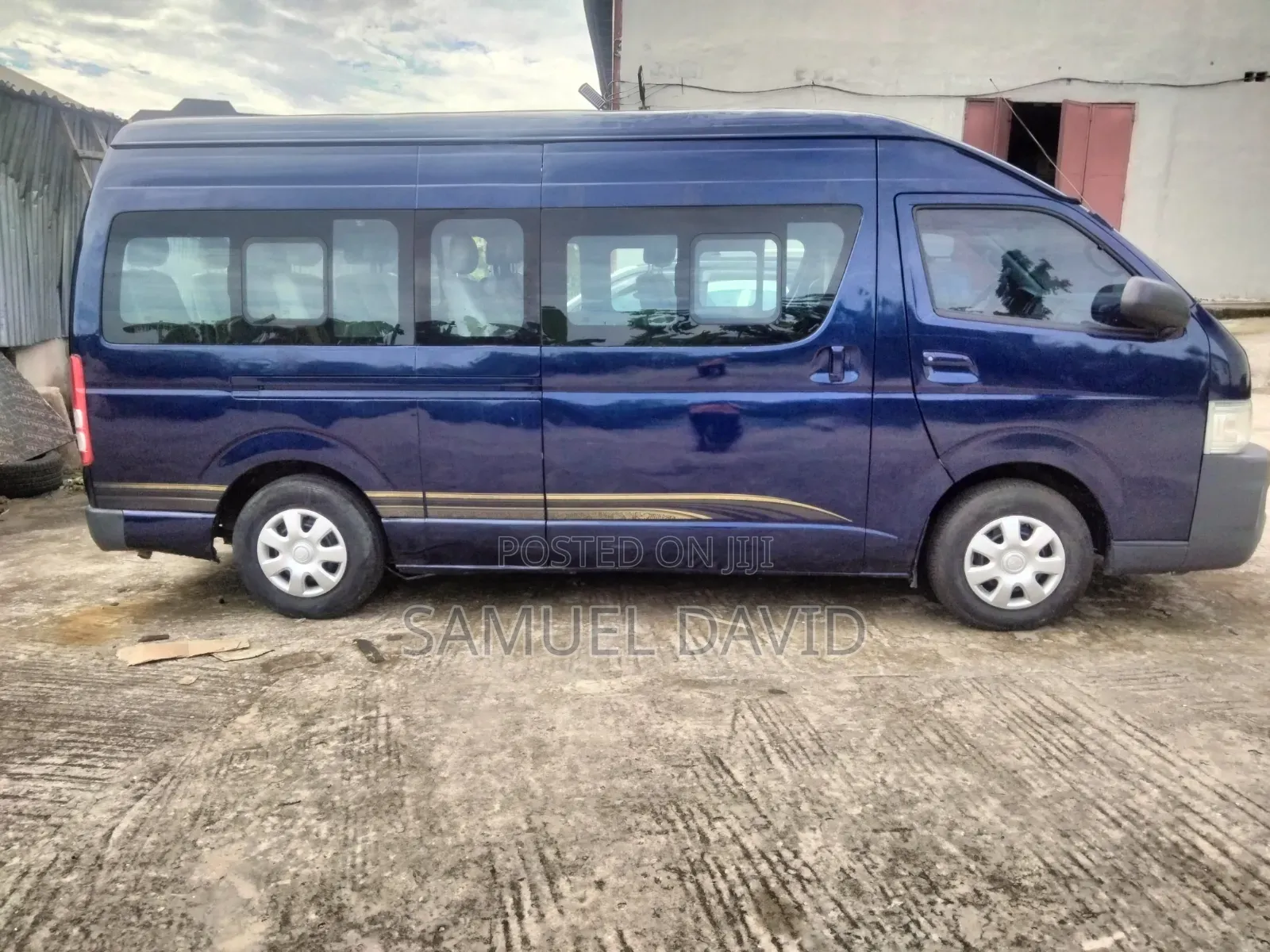 Toyota HiAce 2010 Blue