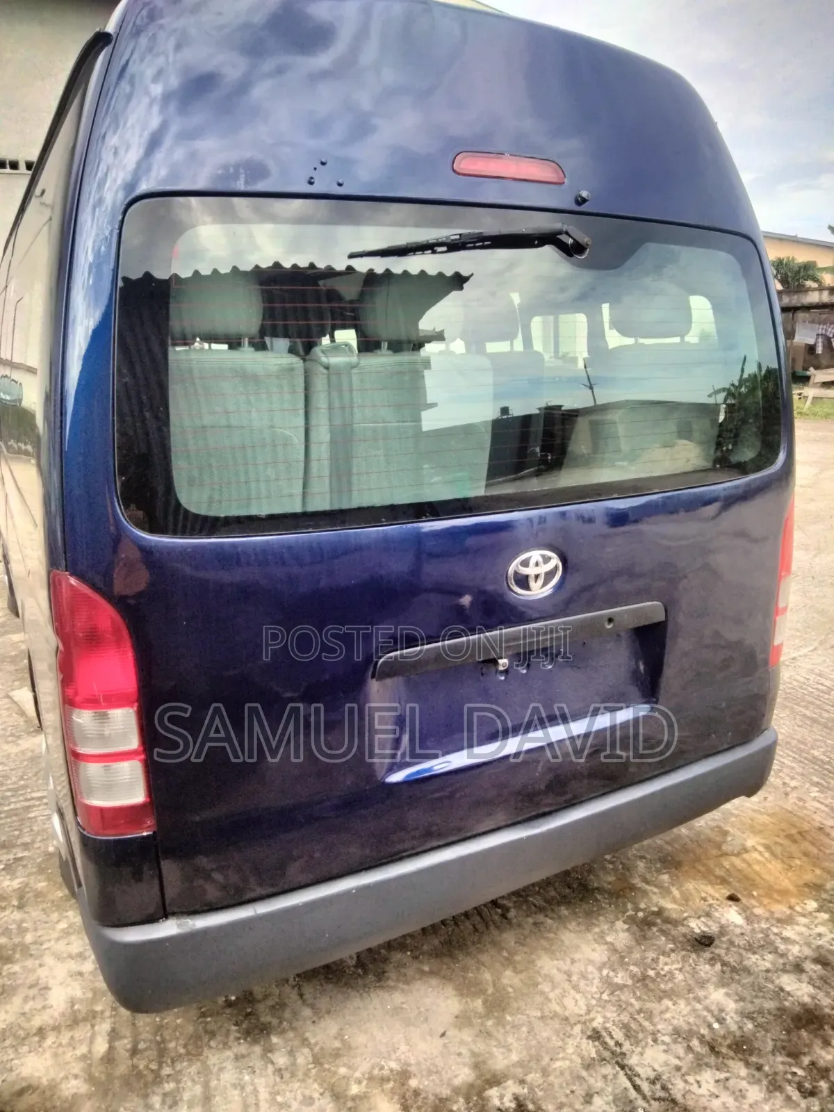 Toyota HiAce 2010 Blue