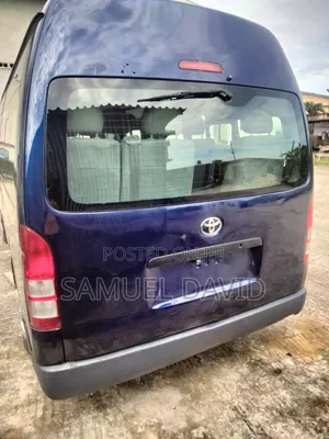Toyota HiAce 2010 Blue