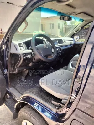Toyota HiAce 2010 Blue