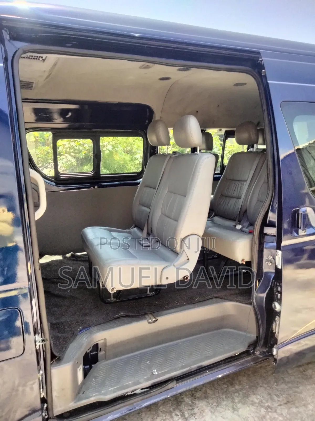 Toyota HiAce 2010 Blue