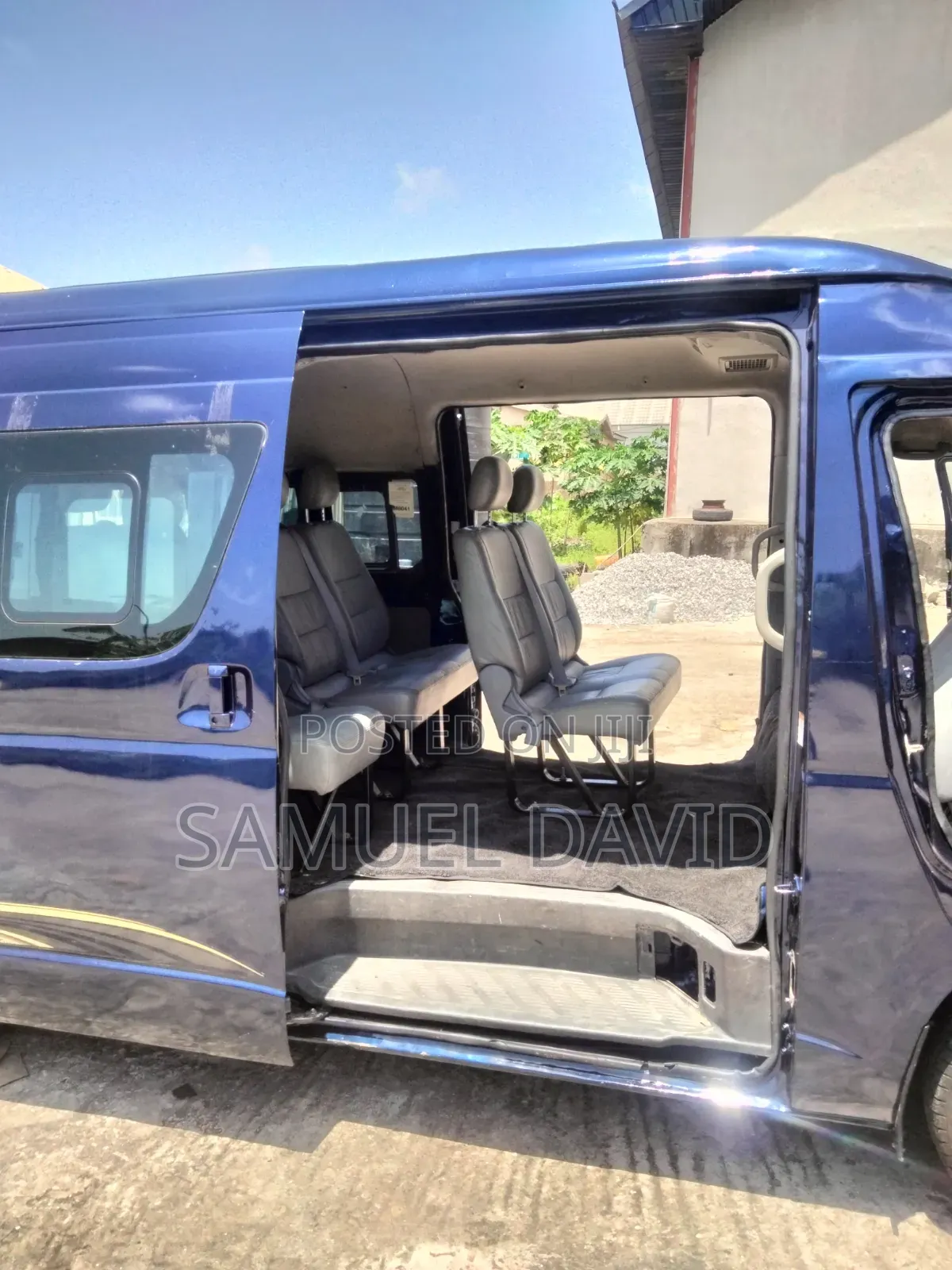 Toyota HiAce 2010 Blue