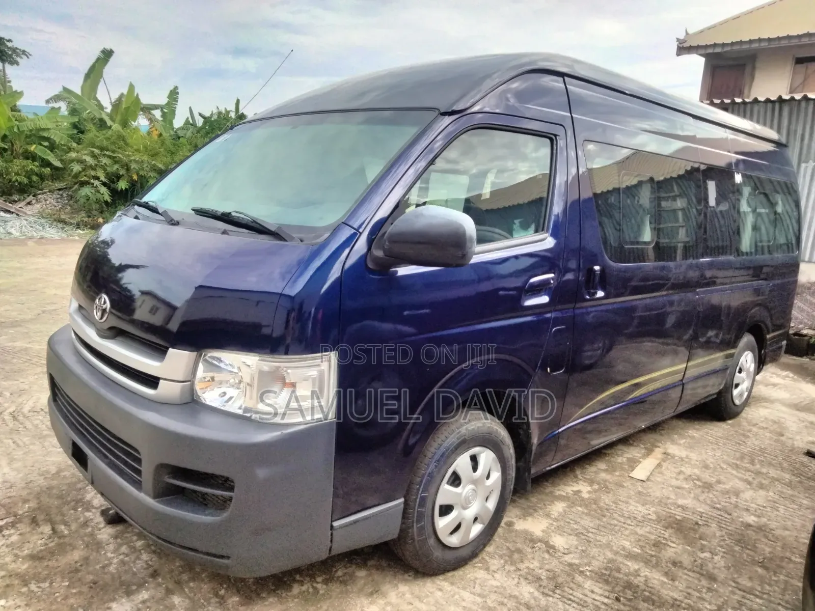 Toyota HiAce 2010 Blue