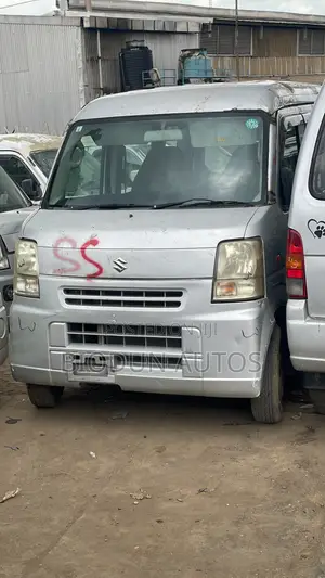 Suzuki Every 2005