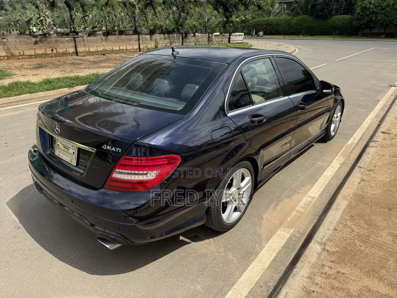 Mercedes-Benz C300 2011 Blue