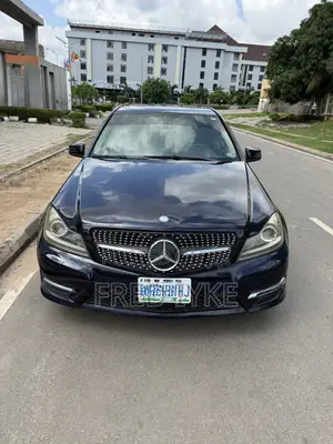 Mercedes-Benz C300 2011 Blue
