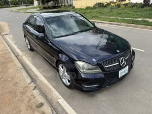Mercedes-Benz C300 2011 Blue