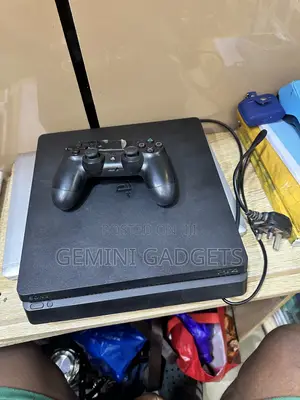 Ps4 Slim With 2 Pads With Rare Old Version Software
