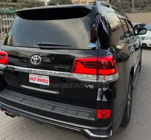 Toyota Land Cruiser 4.5 V8 VXR 2018 Black