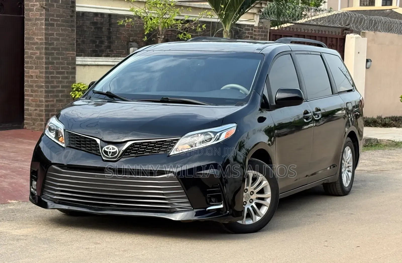 Toyota Sienna 2010 Black