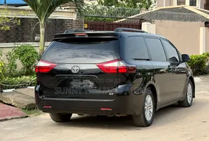 Toyota Sienna 2010 Black
