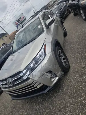 Toyota Highlander XLE V6 4x4 (3.5L 6cyl 6A) 2016 Gold