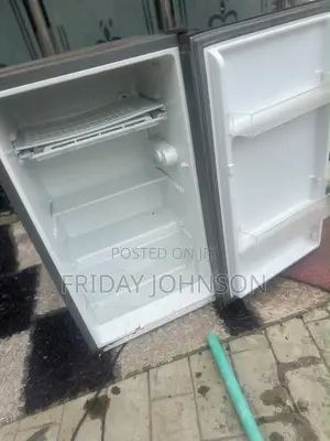 Original Used Hisense  98-Litre Storage Capacity Single-Door Design