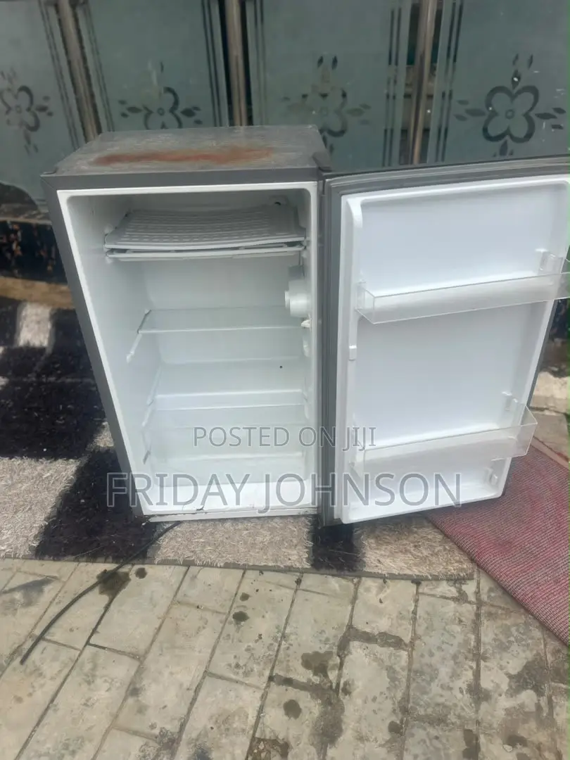 Original Used Hisense  98-Litre Storage Capacity Single-Door Design