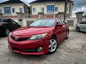 Toyota Camry SE 4dr Sedan (2.5L 4cyl 6A) 2014 Red