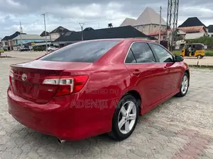Toyota Camry SE 4dr Sedan (2.5L 4cyl 6A) 2014 Red