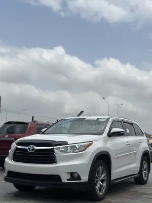Toyota Highlander XLE 4dr SUV (3.5L 6cyl 6A) 2015 White