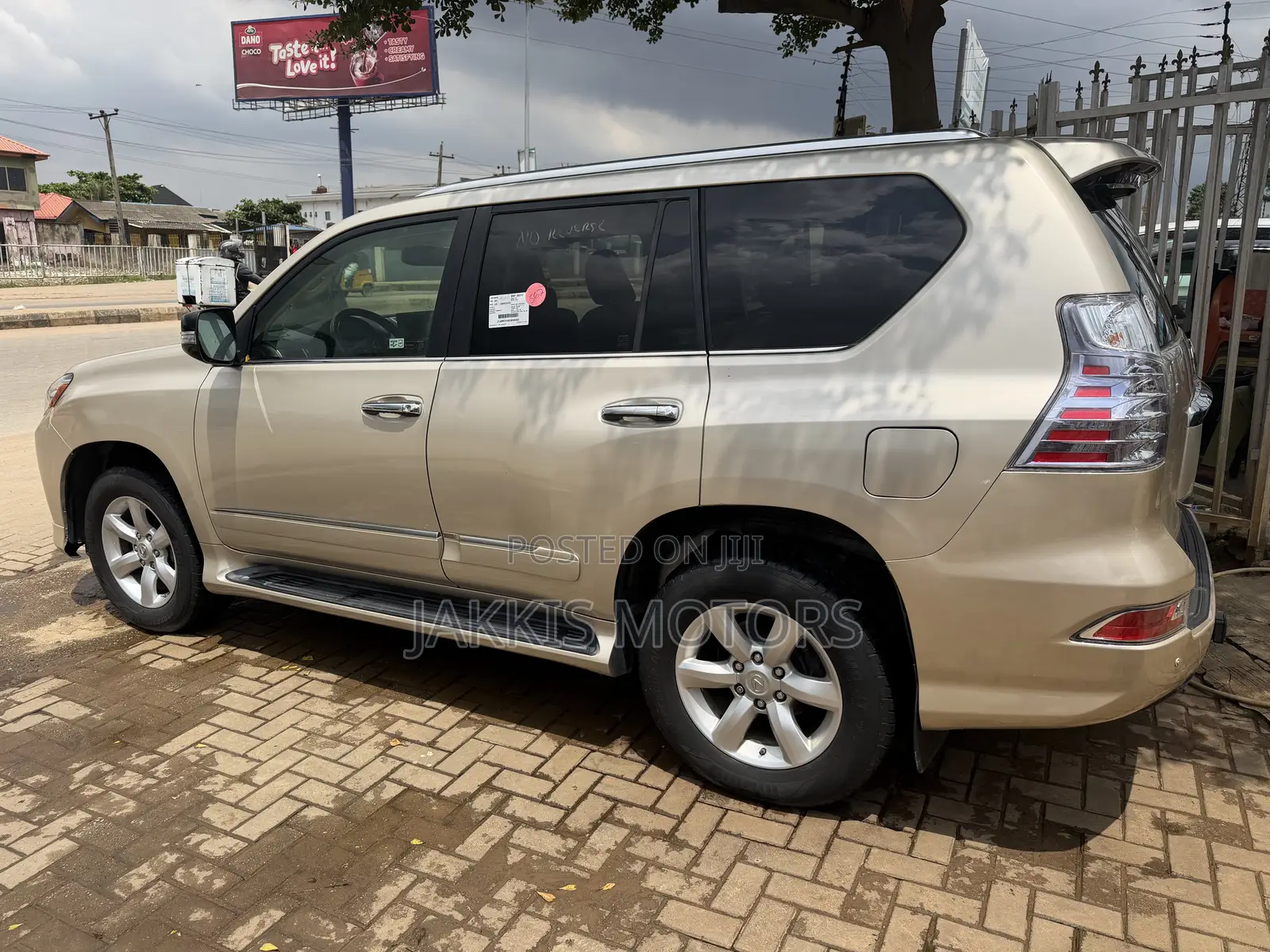 Lexus GX 2012 Gold