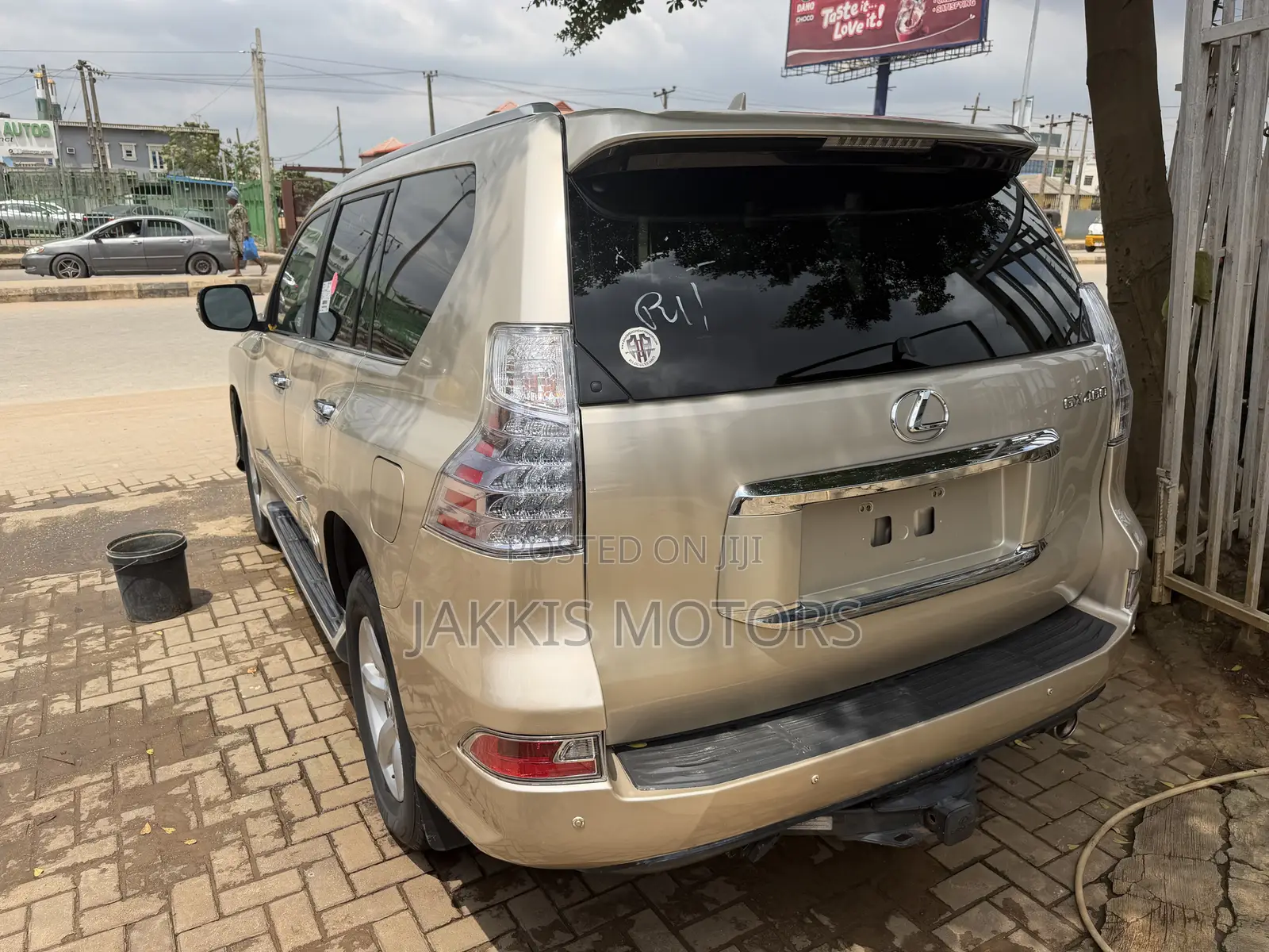 Lexus GX 2012 Gold